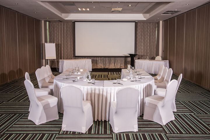 Ballroom/Hall 87 of 113