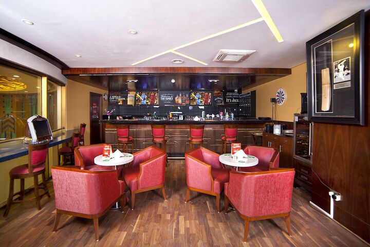 Lounge 52 of 60