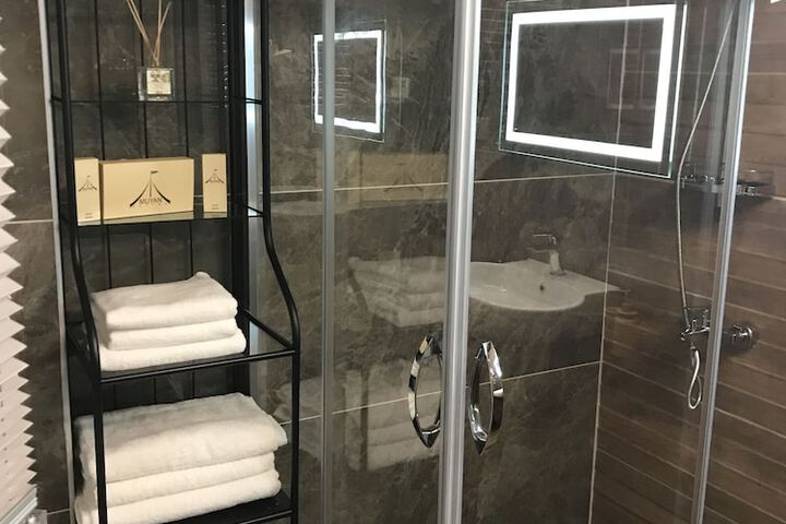 Room 12 of 53