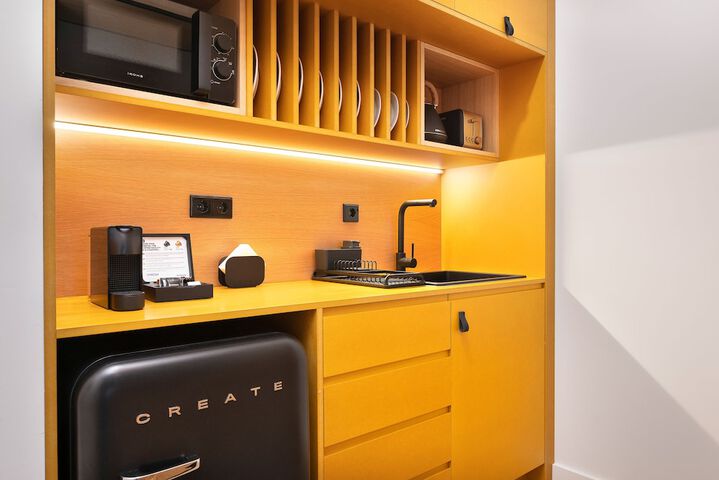Room 32 of 84