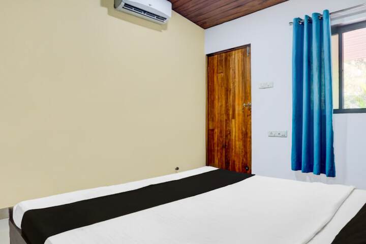 Room 2 of 9