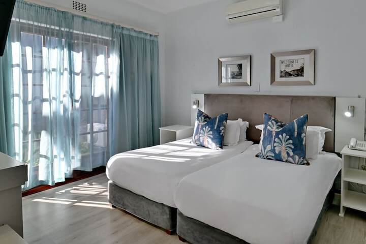 Room 105 of 199