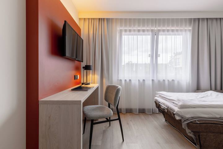 Room 28 of 145