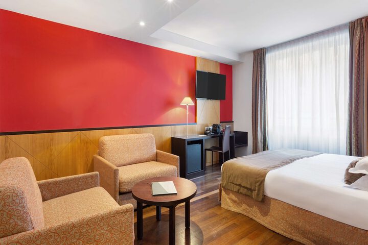 Room 32 of 106