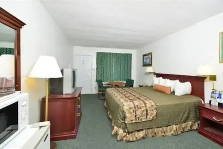 Room 6 of 11