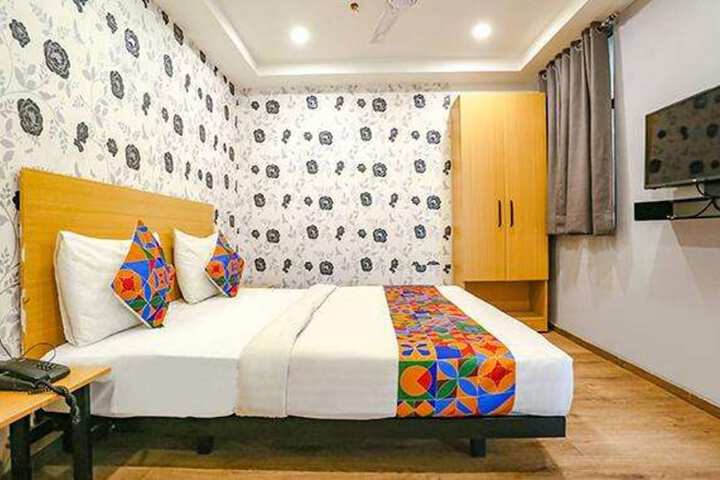 Room 32 of 37