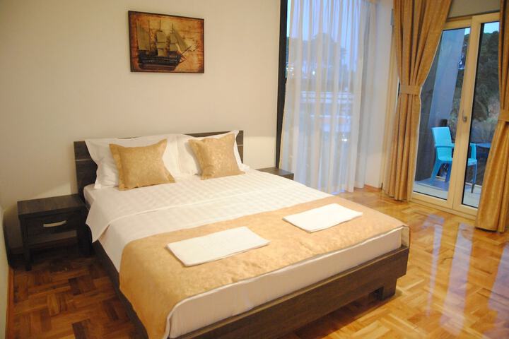Room 26 of 80