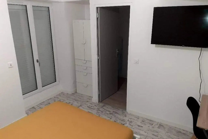 Room 2 of 11