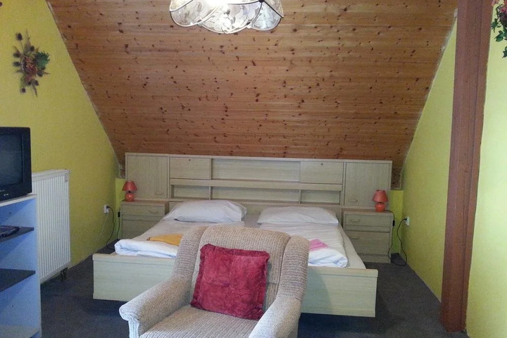 Room 4 of 14