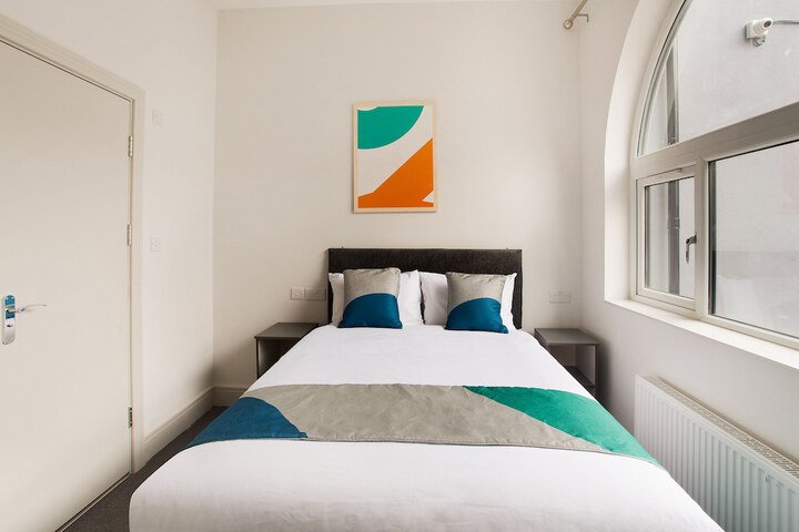 Room 4 of 40
