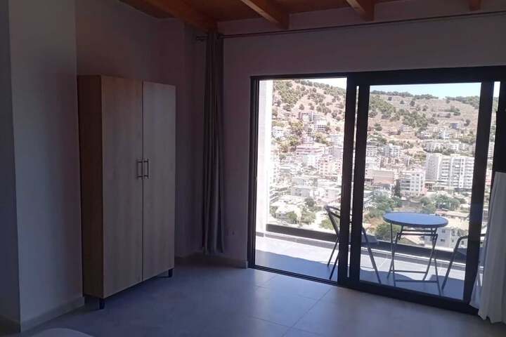 Room 12 of 38