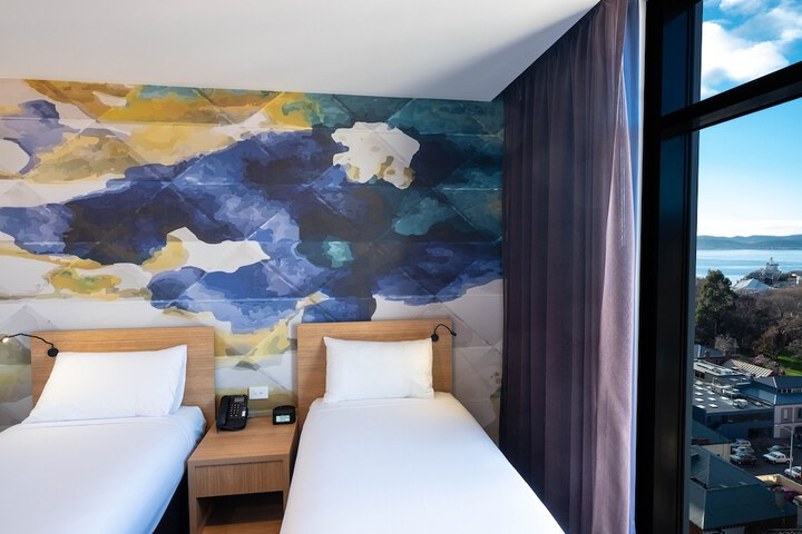 Room 11 of 173