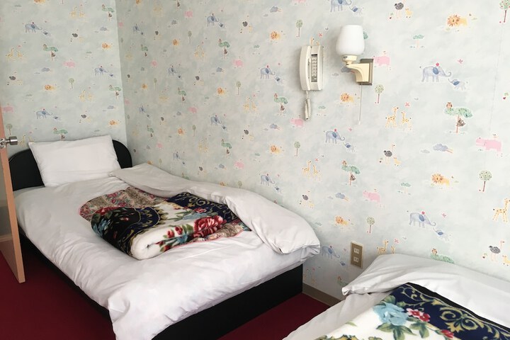 Room 10 of 36