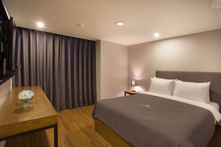 Room 9 of 30
