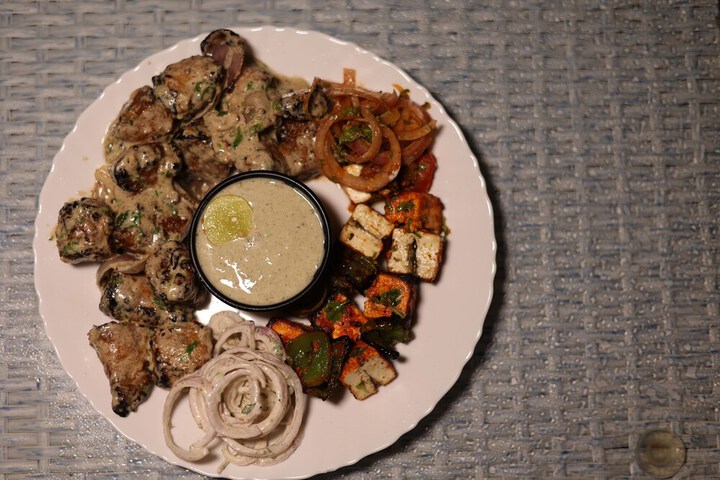 Dining 74 of 98