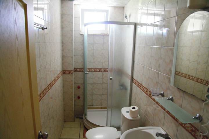 Room 8 of 169