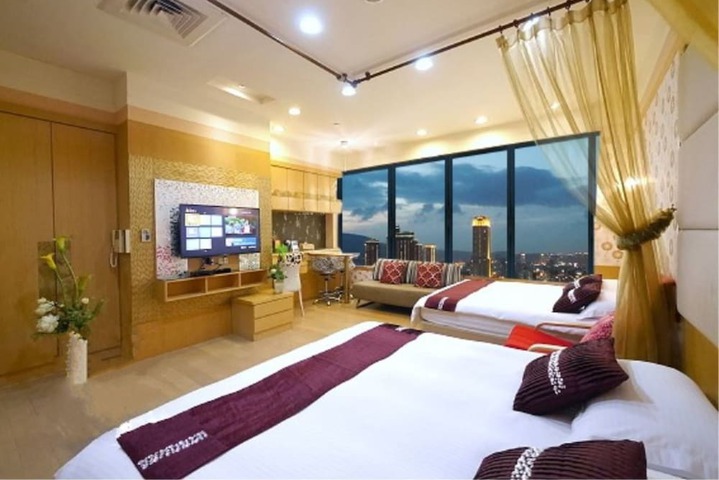 Room 8 of 98