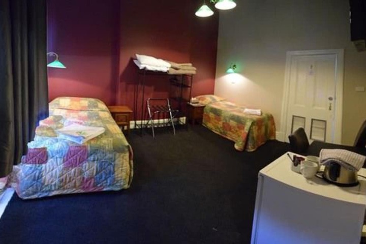 Room 9 of 98