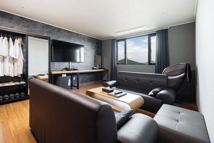 Room 30 of 155