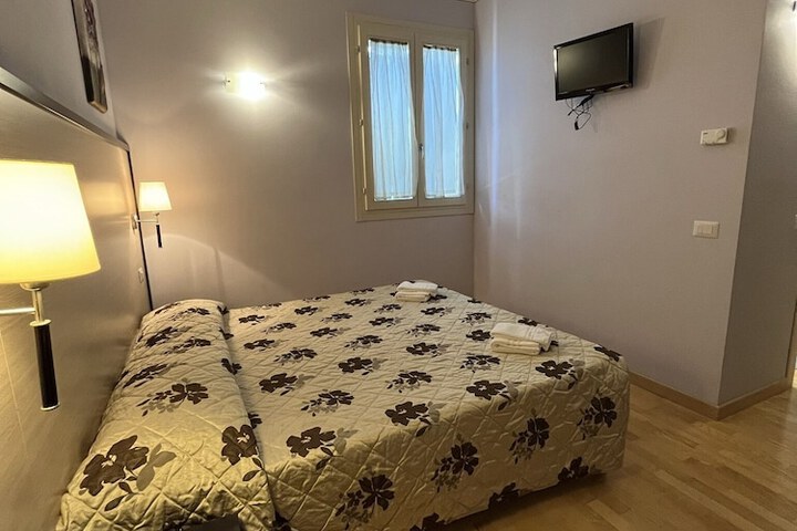 Room 11 of 70