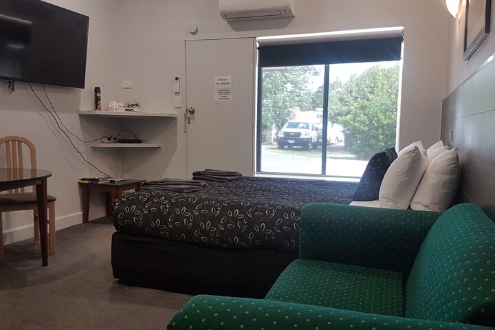 Room 18 of 90