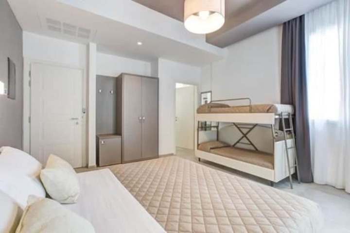 Room 2 of 63