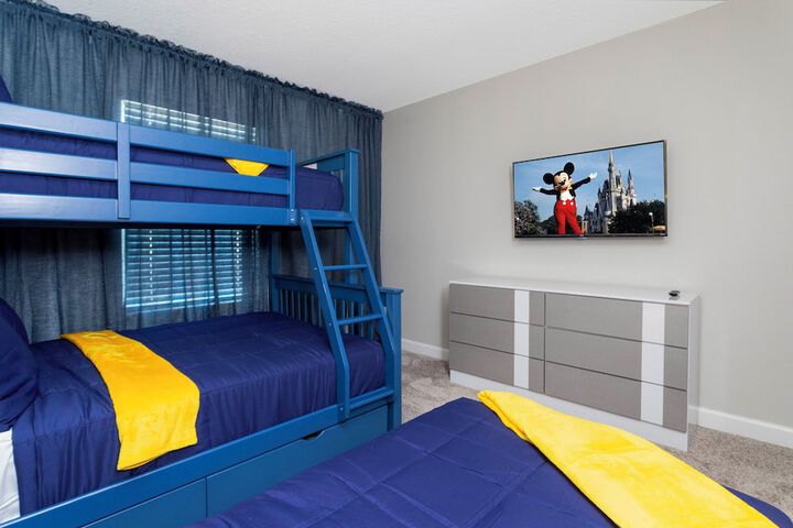 Room 32 of 65