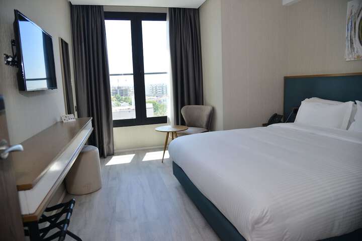 Room 8 of 22