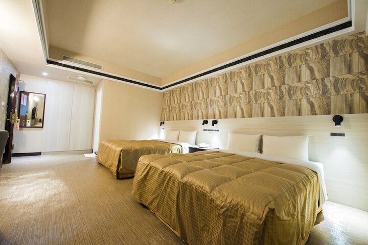 Room 7 of 80