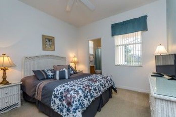 Room 11 of 27