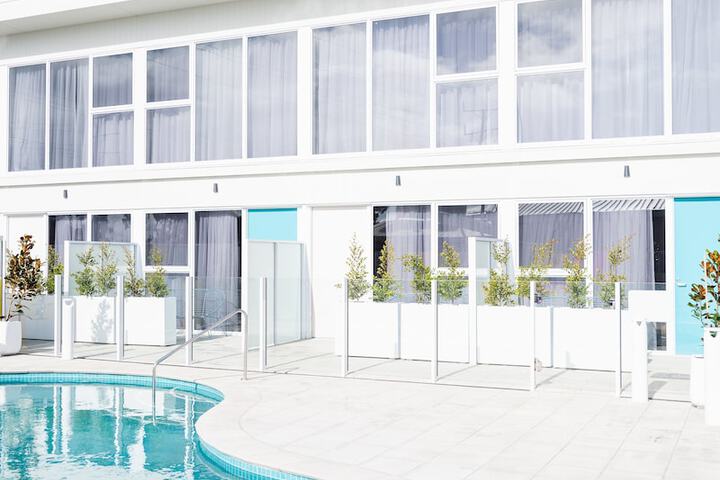 Pool 10 of 18