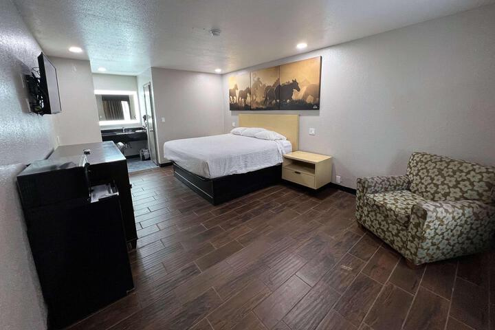 2 Queen Beds (4 of 13)