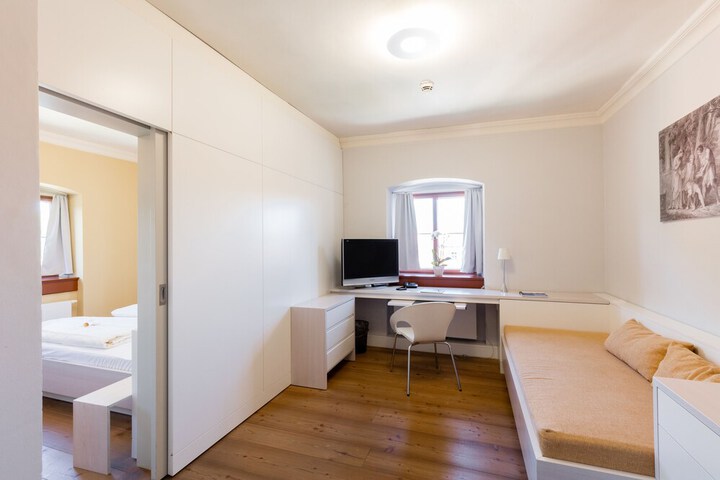 Room 6 of 52