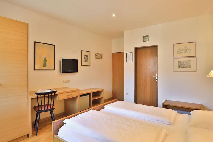 Room 52 of 120