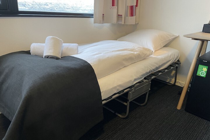 Room 12 of 27