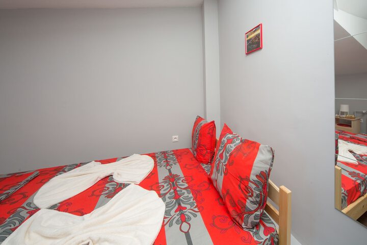 Room 9 of 43