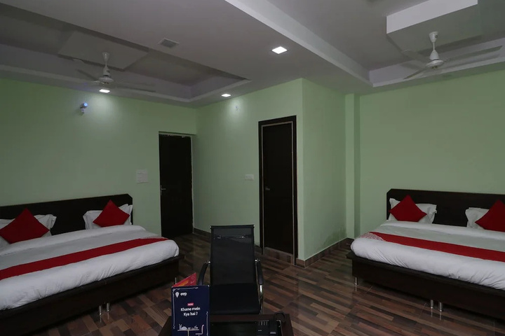 Room 4 of 12