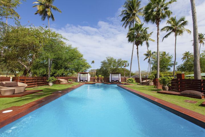 Hotel Pool