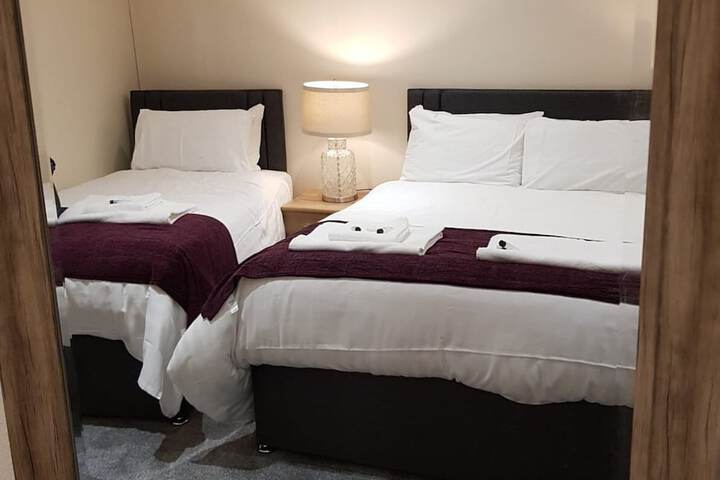 Room 6 of 9