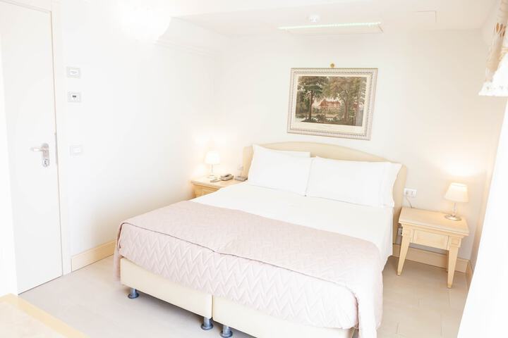 Room 32 of 119