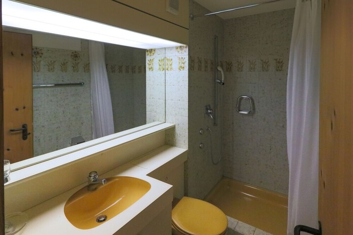 Room 136 of 169