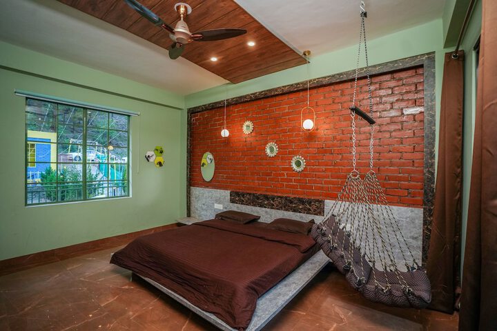 Room 9 of 28