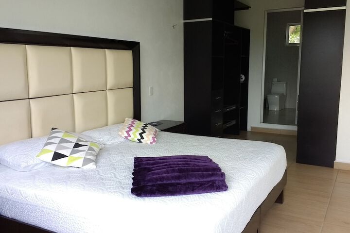 Room 12 of 165