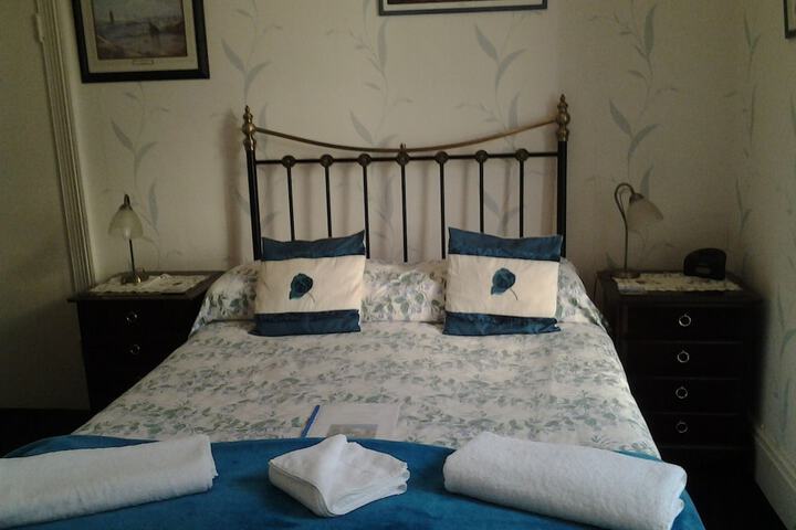 Room 27 of 37
