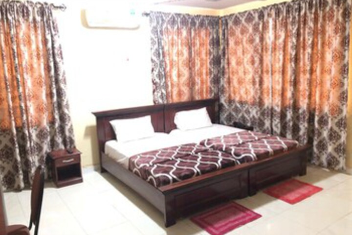 Liana Hotel