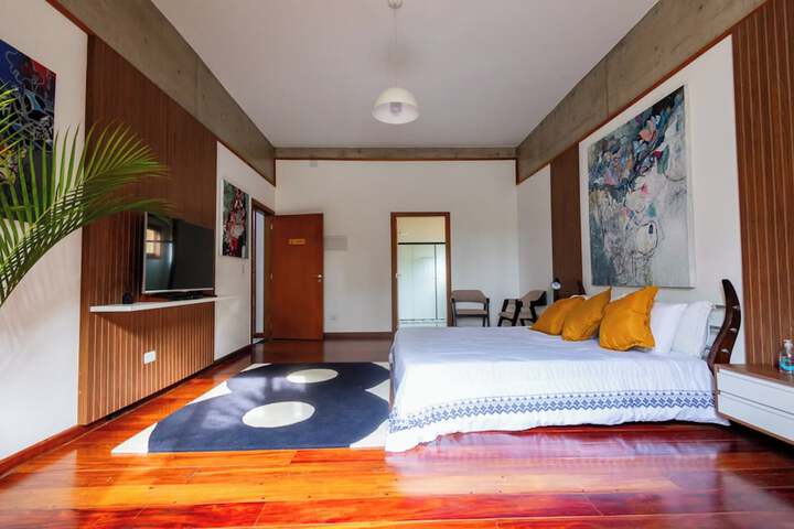 Room 51 of 314