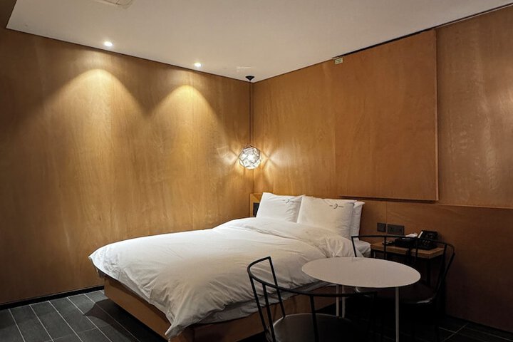 Room 12 of 34