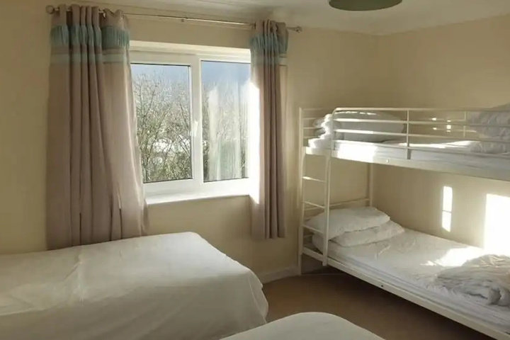 Room 4 of 11