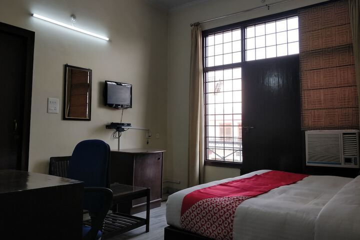 Room 12 of 24