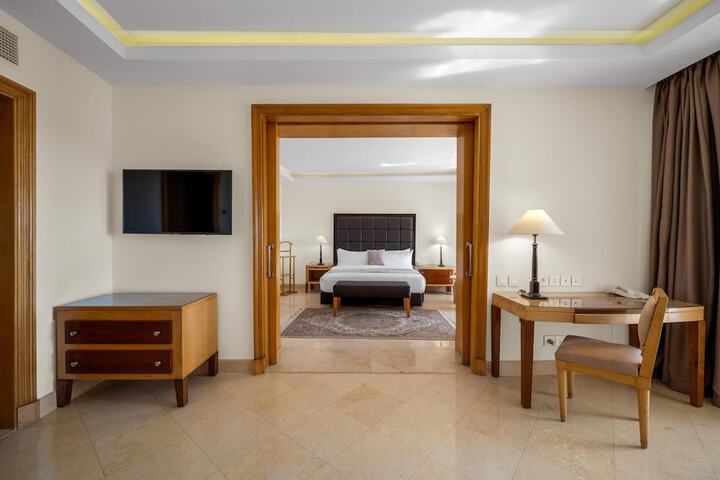 Room 40 of 176